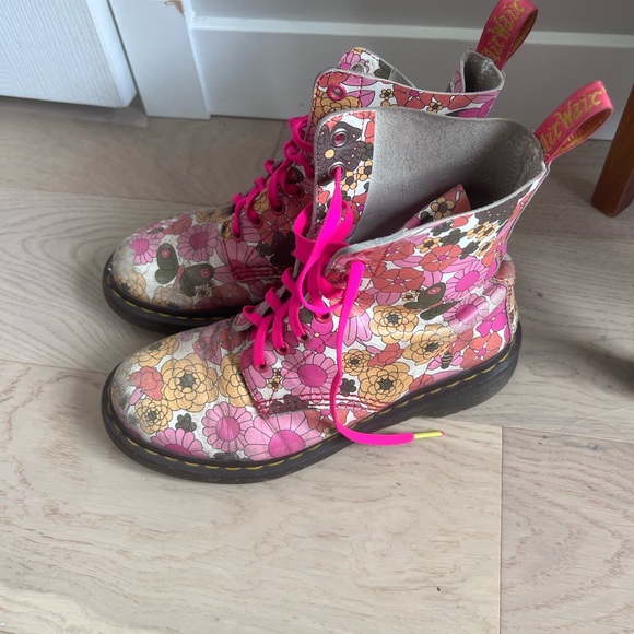 RARE FIND Dr Marten Pascal Floral - Picture 7 of 12